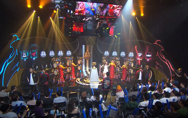 crashies 将继续为 Fnatic 参加 2025 年冠军赛，而 Leo 的未来仍然未知